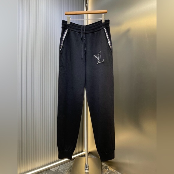 LOUIS VUITTON KNIT TRACK PANTS COD. 1AHVNG, visit my profile for more items… - Picture 1 of 11
